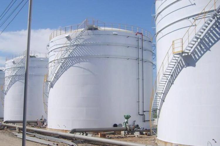 立方大型储油罐是储存油品的容器,它是石油库的主要设备,主要用在炼油
